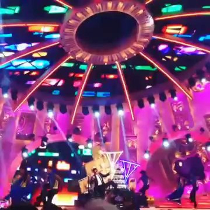 Shah Rukh Khan﻿ Performing at Zee Cine Awards 2014