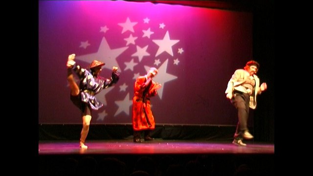 LE TOUR DU MONDE EN 80 JOURS de Jules Verne par le théâtre du Midi. Mise en scène Antoine Chalard