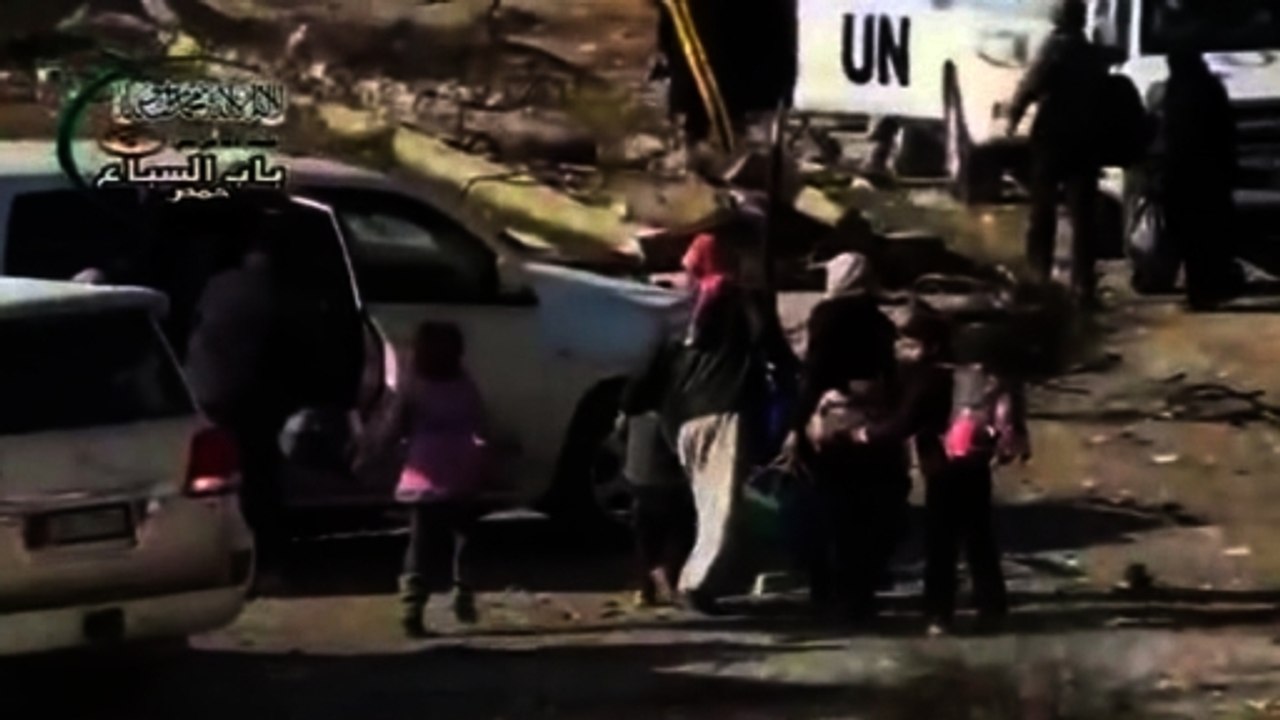 Syrians fleeing Homs attacked