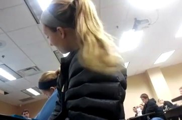 Derste Uyanık Kalmaya Çalışan Kızın Mücadelesi