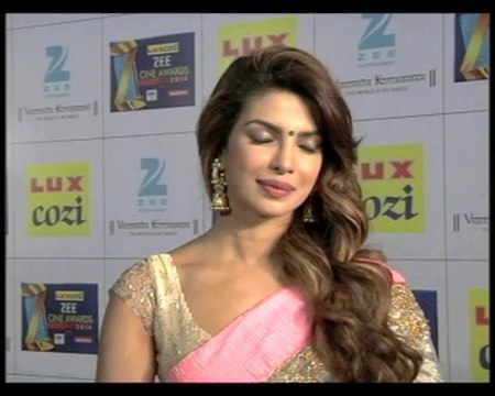Priyanka gets international icon award at Zee Cine