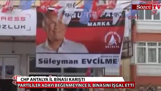 Bunu da gördük: Partililer CHP binasını işgal etti!