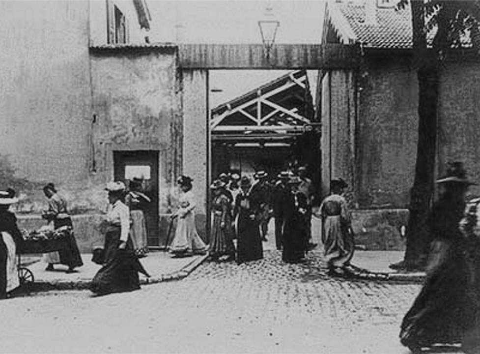 Auguste & Louis Lumière: Sortie des Usines Lumière à Lyon (1895)