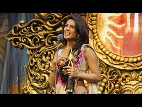Zee Cine Awards 2014 | Priyanka Chopra | International Icon Female