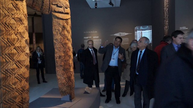 Le Ministre des Outre-mer, Victorin LUREL, à l'exposition Kanak, l'Art est une parole