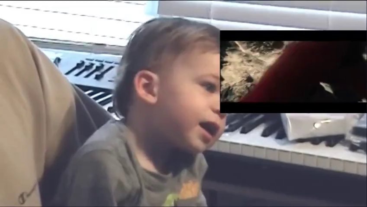 La réaction d'un bébé devant Superman en train de voler dans Man Of Steel. Marrant!