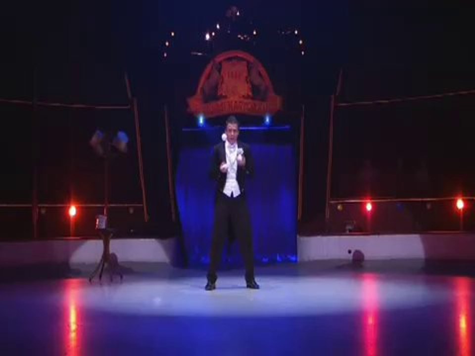 KRISTIAN KRISTOF-juggler-presents Art agency Valentino