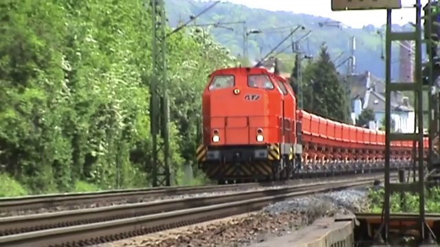 Züge bei Bad Hönningen, 2x RTS V100 BR203, ERS 189, 2x DB 189, NIAG 145, 2x 152, 5x 185,143,4x 425