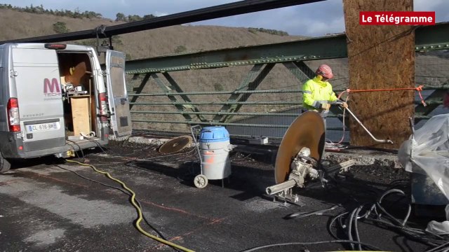 Pont de Térénez (29). Premiers coups de scie