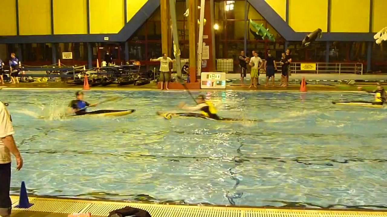 Kayak-polo - Un joueur mis KO d'entrée