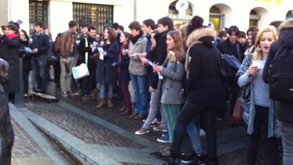 Les jeunes chantent "Fils de France"