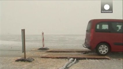 Conducir sobre el hielo gracias al duro invierno de Estonia