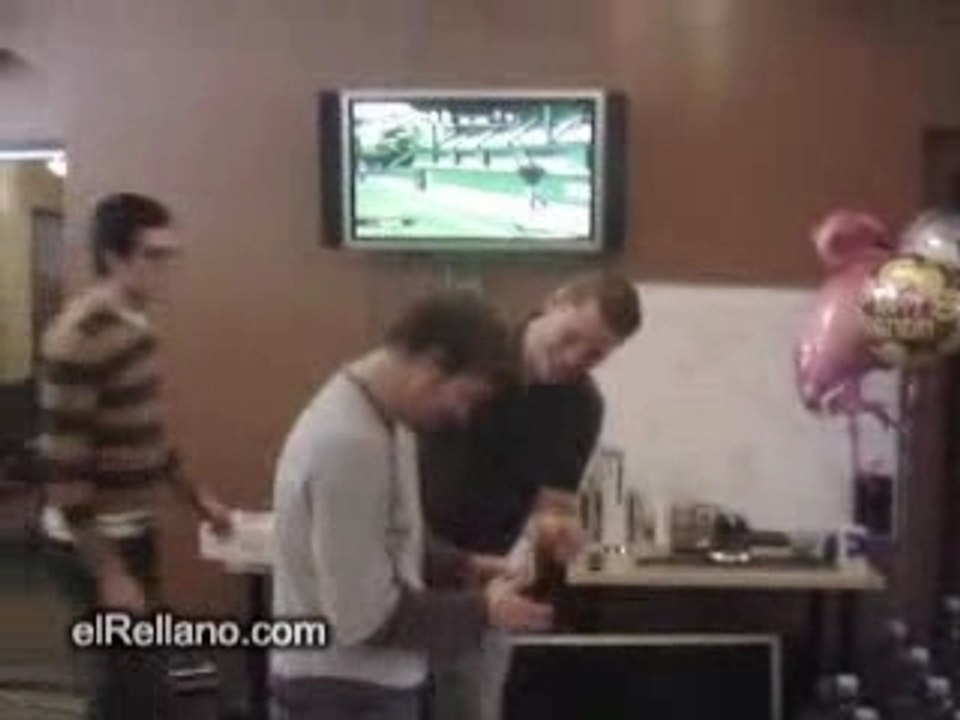 Régis Joue A La Wii