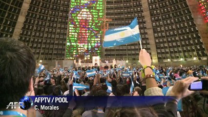 Cátólicos apoyan a Papa, pero no a Iglesia
