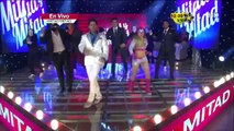 Poncho Denigris bailando con los protagonistas de Mitad y Mitad