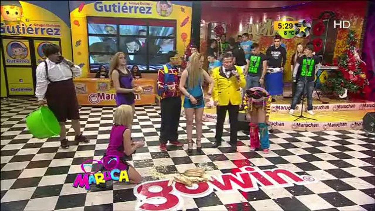Mayito pone el desorden