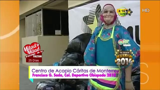 Viri Velázquez desde el centro de acopio afuera de las instalaciones de Multimedios