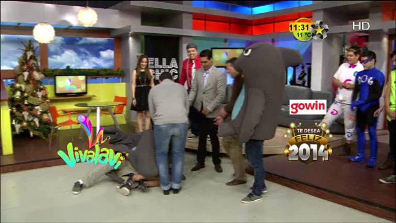 el Delfín ataca!