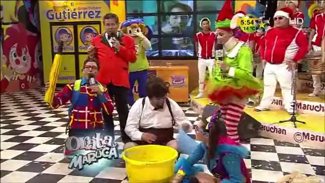 Orata, Maruca, Marquitos y Cipriano preparan Champurrado