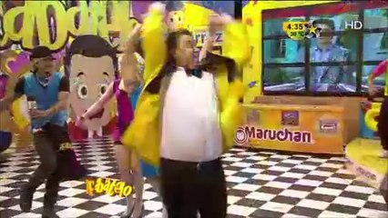 Jazmín se resbala por decimocuarta vez.