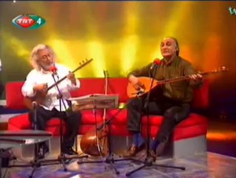 İsmail Hakkı DEMİRCİOĞLU-Divane Âşık Gibi Dolaşırım Yollarda