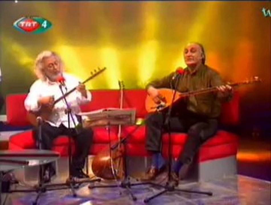 İsmail Hakkı DEMİRCİOĞLU-Divane Âşık Gibi Dolaşırım Yollarda