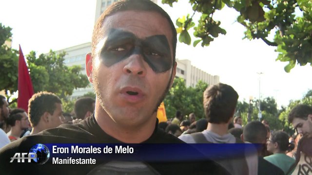 Profissionais da imprensa homenageiam Santiago Andrade