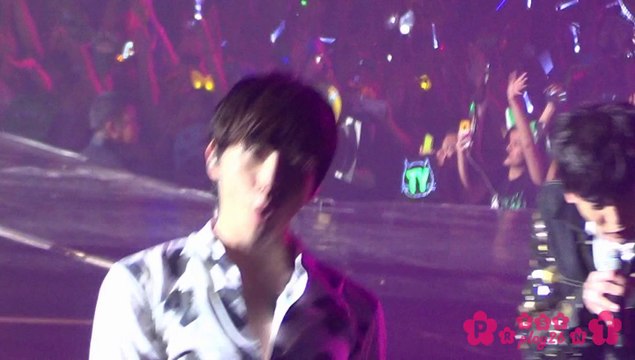 130408 2PM WTII in BKK Chan Ho 10 out of 10 Hands up