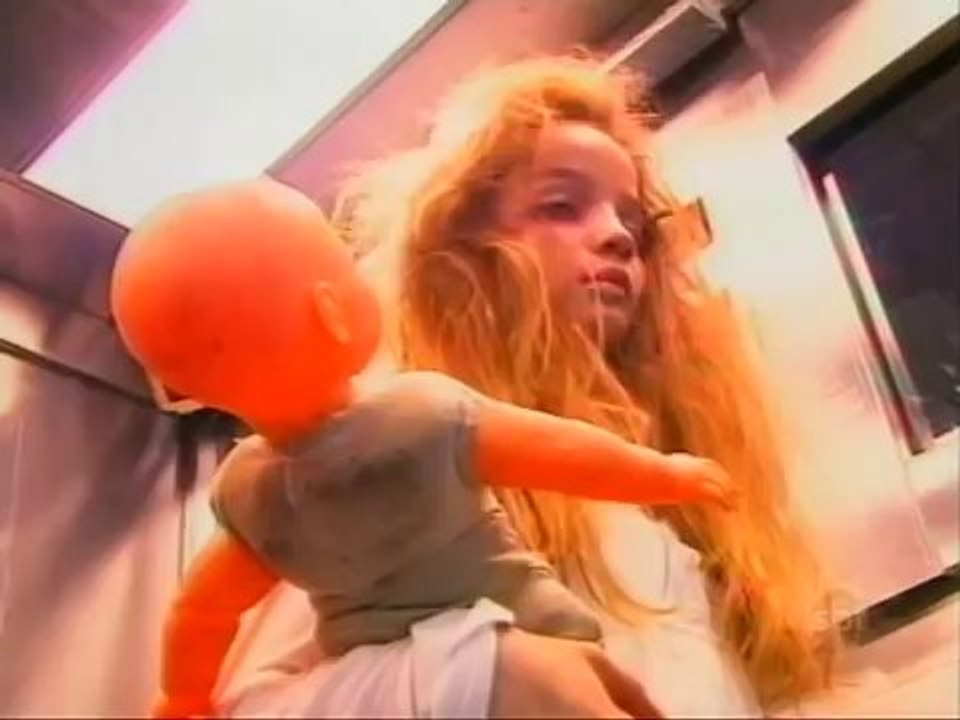 Câmera Escondida_ Menina Fantasma no Elevador