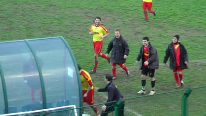 Italian player celebrates goal by headbutting glass dugout