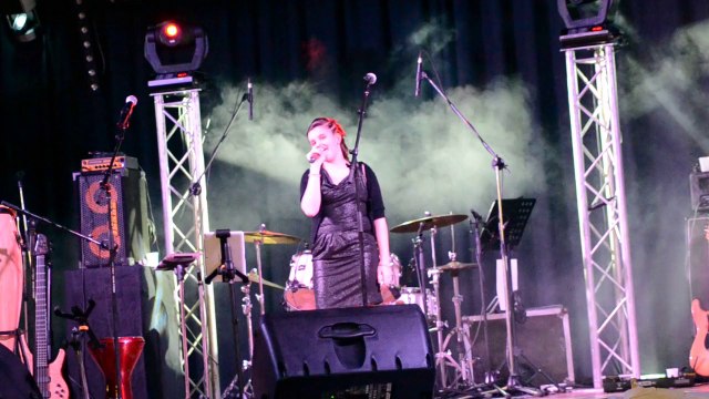 Lola Reva chante Et je t aime encore le 08 02 2014