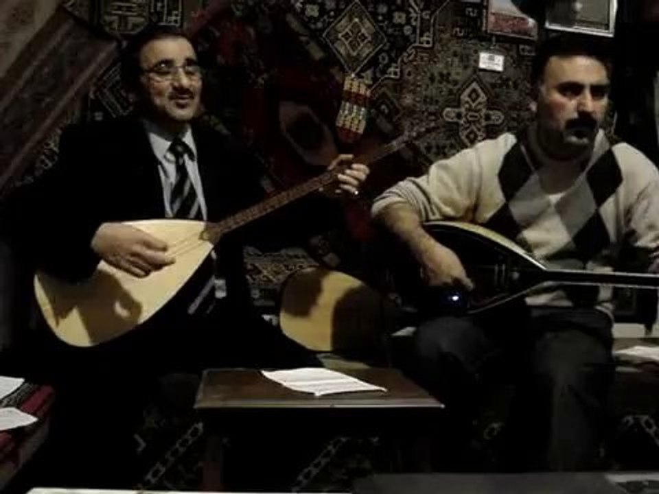 AŞIK ALİ RIZA BALCI& MUSTAFA KILIÇ DÜET ( 9 ) - KAPININ ÖNÜNDE ÖNLÜK DİKİYİ