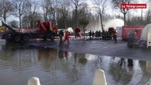 Saint-Nicolas de Redon (44). Les pompiers pompent l'eau d'un centre commercial
