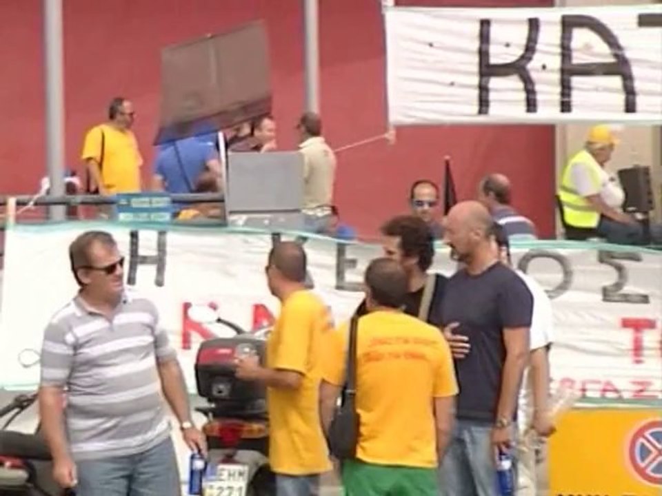 "Ψεύδεται η Lafarge" καταγγέλλουν οι εργαζόμενοι