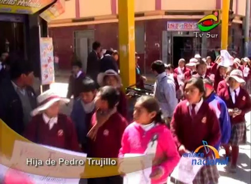 Trabajador del colegio Industrial genera una movilización de profesores, padres de familia y estudiantes.