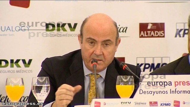 Guindos ve más asequible el nuevo sistema de la luz