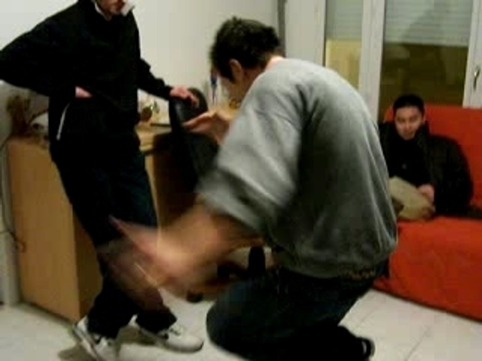 100_0684 toon breakdance