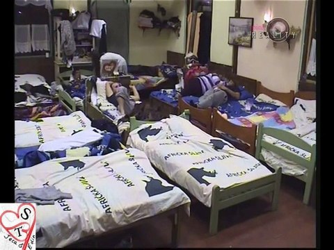 Edin & Simonida - Kakva mi je mackica dosla u krevet - Farma 5 (sesta nedelja)