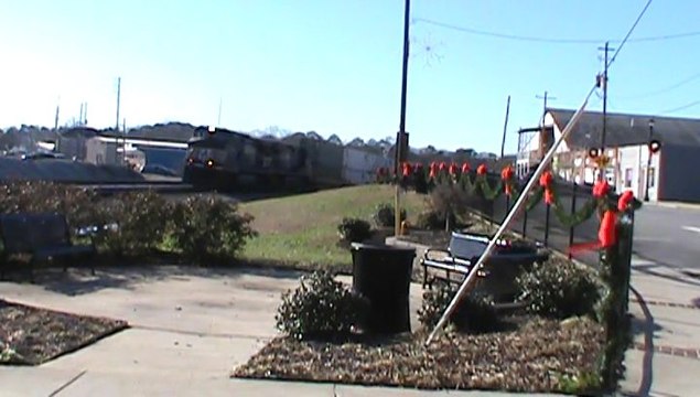 NS 285 intermodal and autorack train SB through Austell Ga.