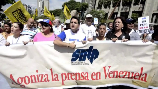 Venezuelan newspaper workers protest paper shortage