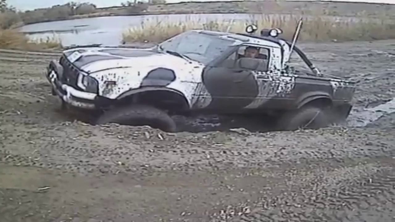Monster Truck Mudding Action
