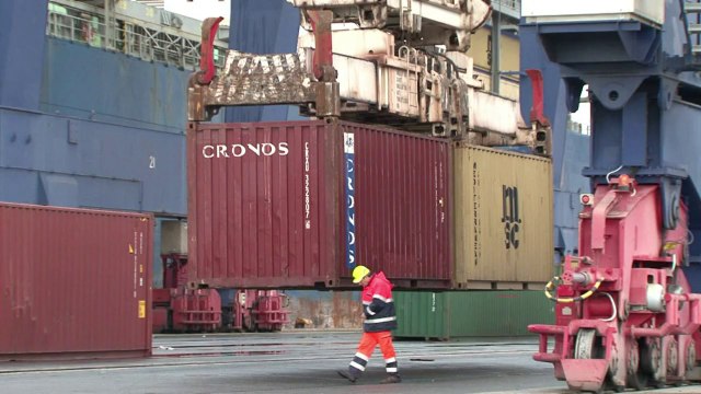 Anxiety and hope as Italian port awaits Syrian chemicals