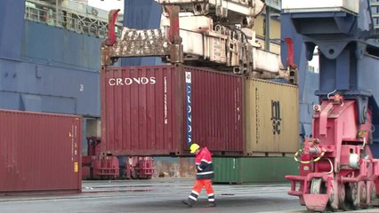 Anxiety and hope as Italian port awaits Syrian chemicals