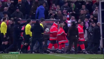 Ο Κ. Ρονάλντο δέχεται αναπτήρα στο κεφάλι και πέφτει στο έδαφος