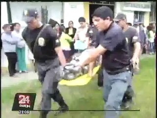 Télécharger la video: Lluvias torrenciales interrumpieron tránsito vehicular en carreteras de Chanchamayo