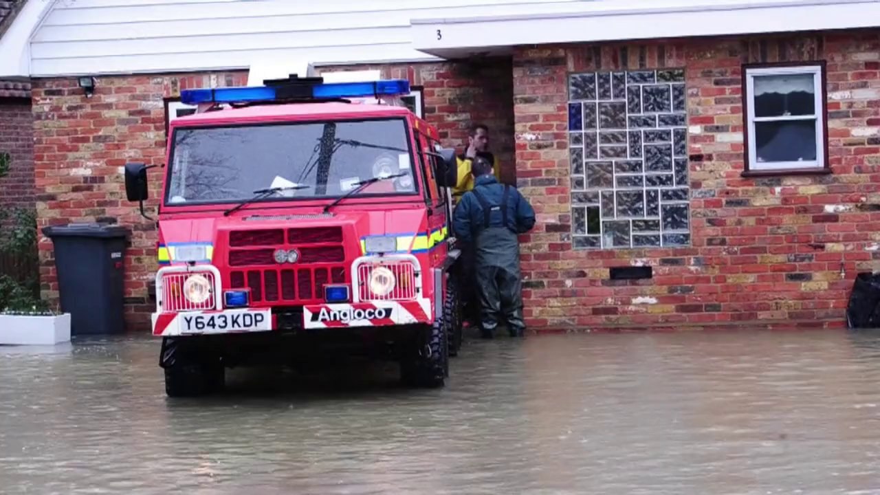Kampf gegen die Fluten in England: 'Geld spielt keine Rolle'