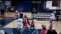 Une joueur de Basket-ball handicapé met des 3 points