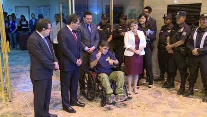 Náufrago salvadorenho volta para casa