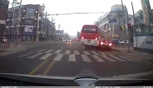 Crazy Asian Drivers : Car crash compilation