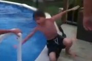 Un enfant se casse la jambe en sautant dans la piscine... OUCH!!